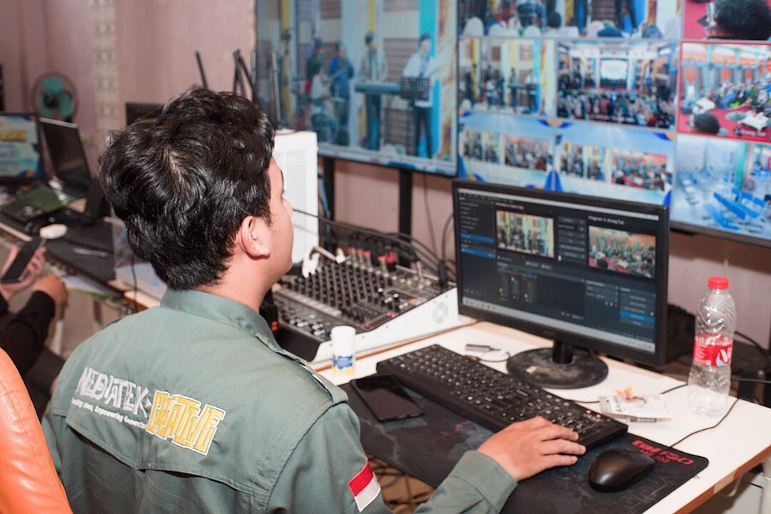 Web development on multiple screens
